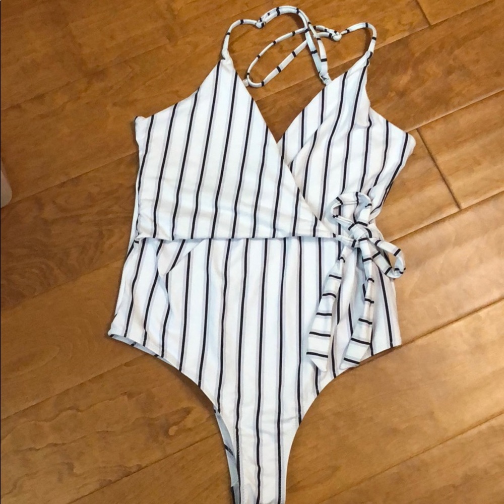 CUPSHE SWIM